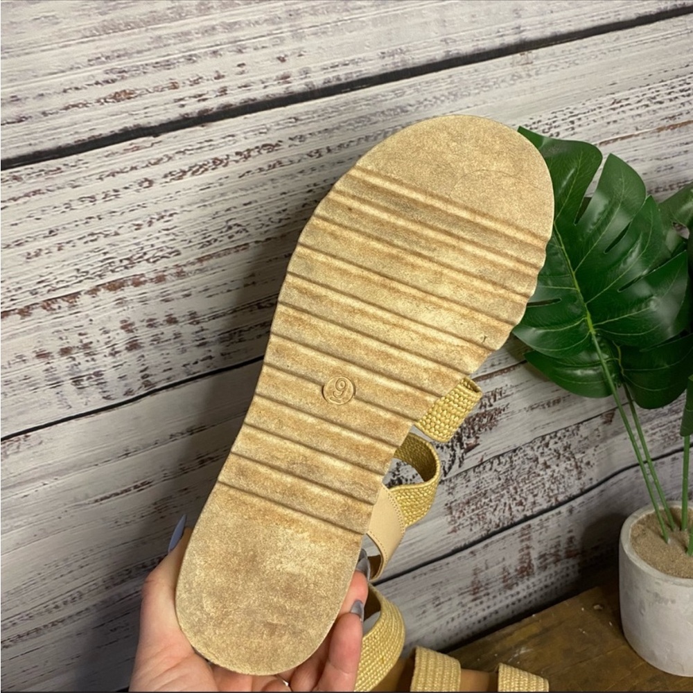 Universal Thread Tan Platform Double Strap Sandal… - image 4